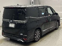 Цена авто Toyota Voxy с аукционов Японии, номер кузова ZWR90W, пробег 40 000, оценка 8