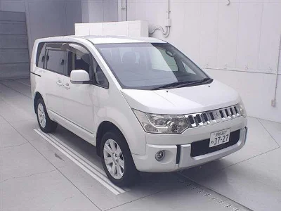 MITSUBISHI DELICA D5