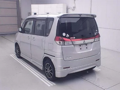 MITSUBISHI DELICA D2