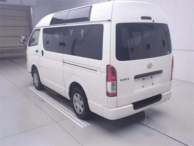 TOYOTA HIACE VAN