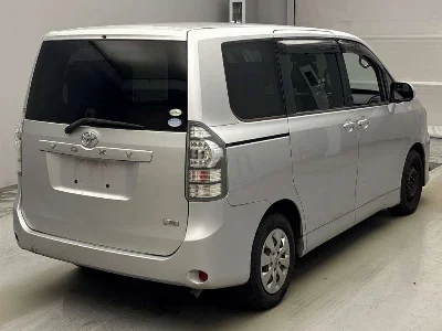 Статистика аукционов Toyota Voxy