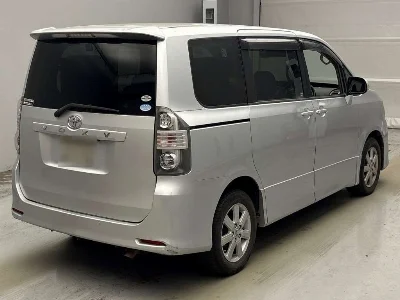 Статистика аукционов Toyota Voxy
