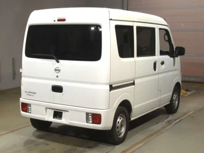 NISSAN CLIPPER VAN