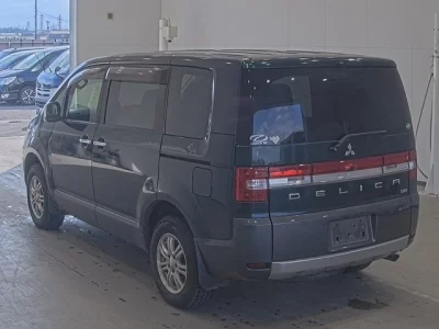 MITSUBISHI DELICA WAGON