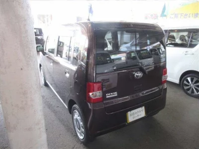 TOYOTA PIXIS SPACE