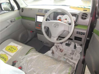 TOYOTA PIXIS SPACE