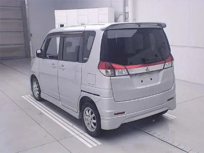 MITSUBISHI DELICA D2