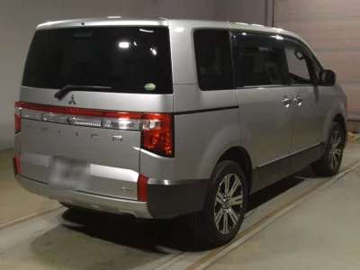 MITSUBISHI DELICA D5