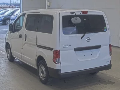 NISSAN NV200