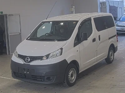 NISSAN NV200