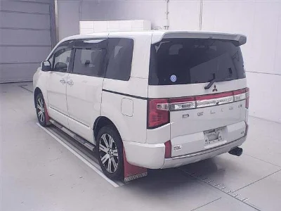 MITSUBISHI DELICA D5