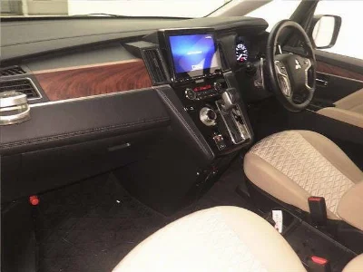 MITSUBISHI DELICA D5