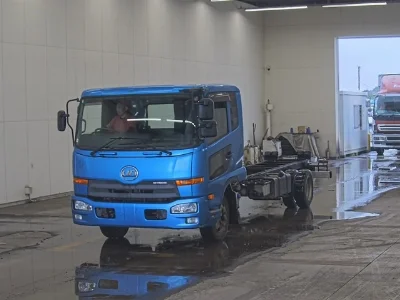 NISSAN UD