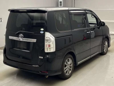 Статистика аукционов Toyota Voxy