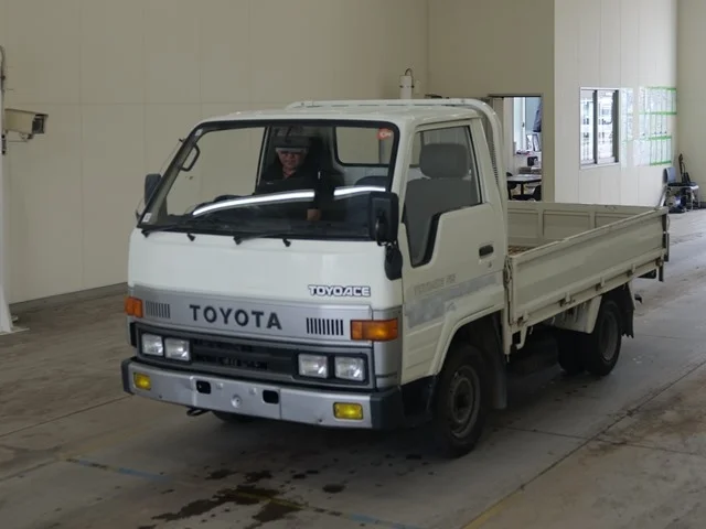 Toyota ToyoAce  с аукциона в Японии