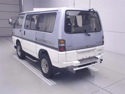 MITSUBISHI DELICA WAGON