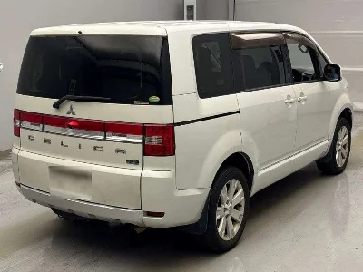 MITSUBISHI DELICA D5