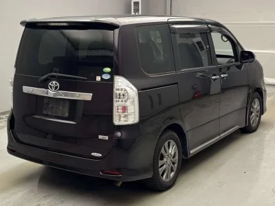 Статистика аукционов Toyota Voxy