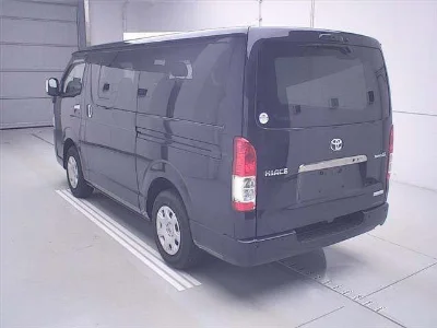 TOYOTA HIACE VAN