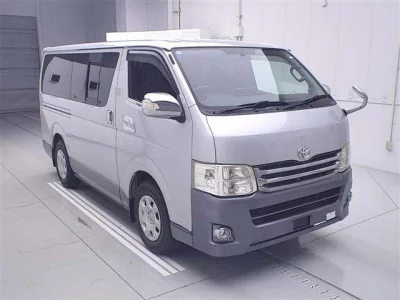 TOYOTA HIACE