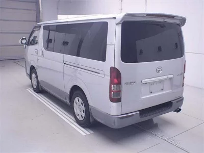 TOYOTA HIACE