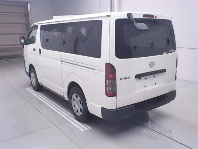 TOYOTA HIACE VAN