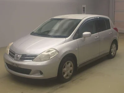 NISSAN TIIDA