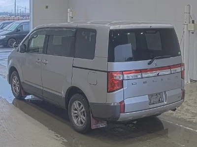 MITSUBISHI DELICA D5