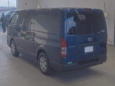 TOYOTA HIACE VAN