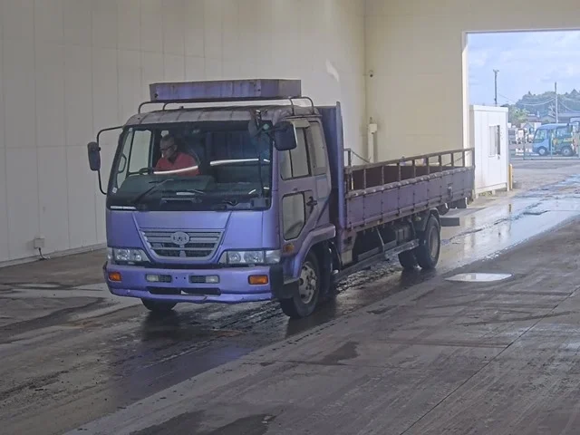 Nissan UD 2004