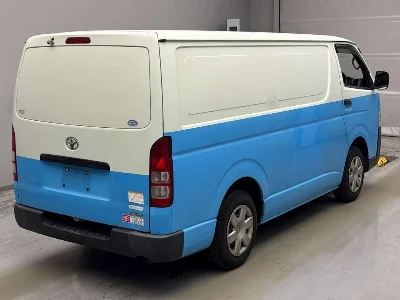 TOYOTA REGIUS VAN