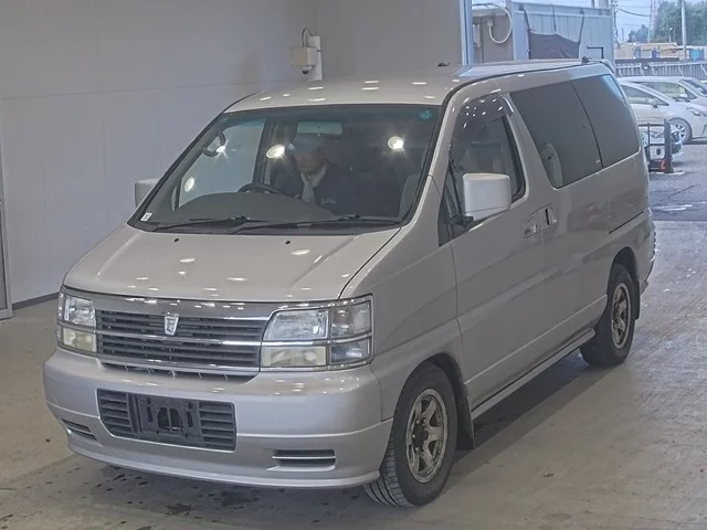 Nissan Elgrand 2000