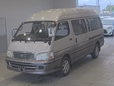 TOYOTA HIACE