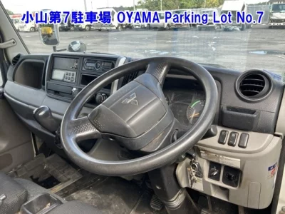 MITSUBISHI CANTER