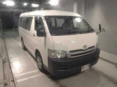 TOYOTA HIACE