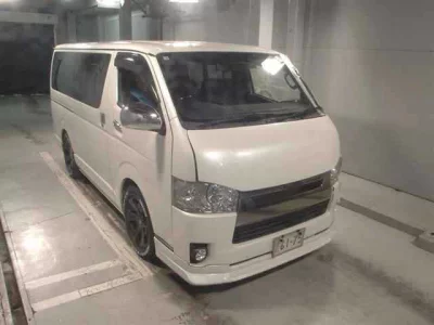TOYOTA HIACE VAN