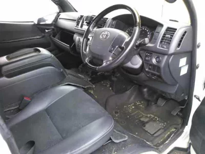 TOYOTA HIACE VAN