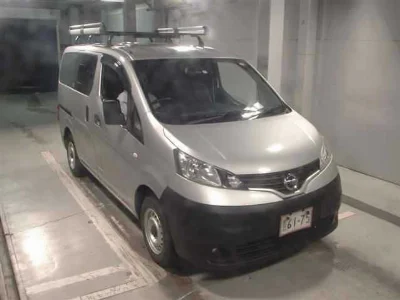 NISSAN NV200