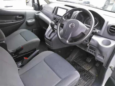 NISSAN NV200