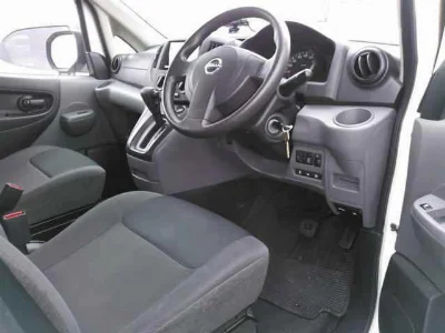 NISSAN NV200