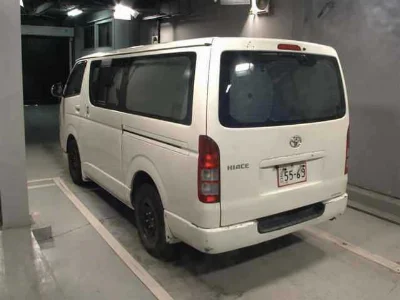 TOYOTA HIACE VAN