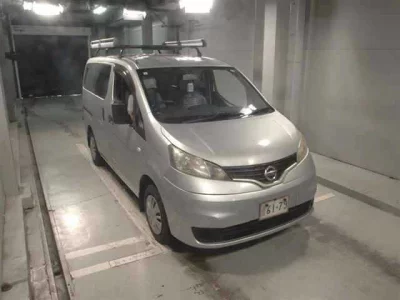NISSAN NV200