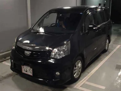 TOYOTA NOAH