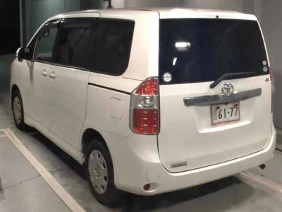 TOYOTA NOAH