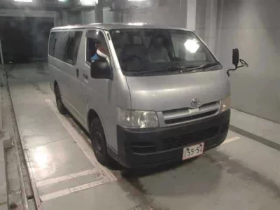 TOYOTA HIACE VAN