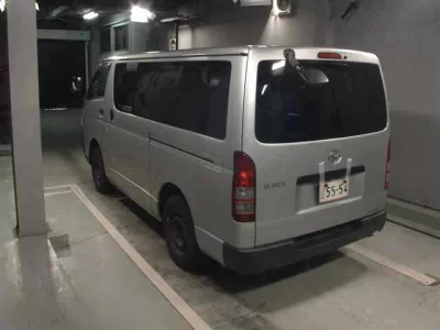 TOYOTA HIACE VAN