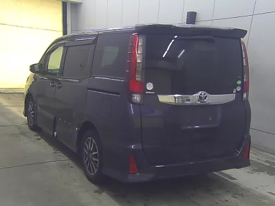 TOYOTA NOAH