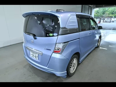HONDA FREED SPIKE