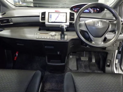 HONDA FREED SPIKE