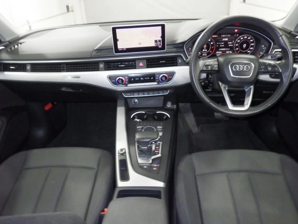 Audi A4 Avant  с аукциона в Японии